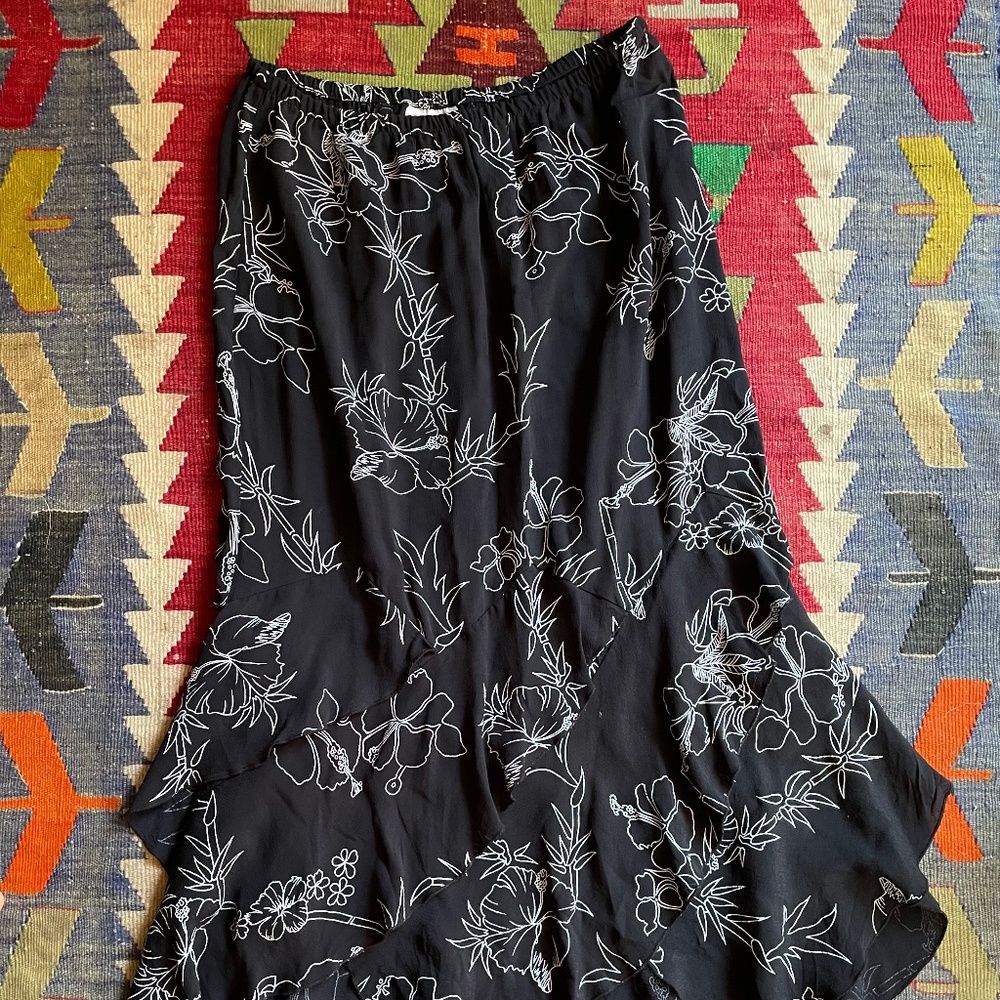 90s Vintage Stonebridge Flowy Black & White Floral Skirt